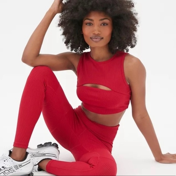 Red rib set! Cut out sports bra and v waist legging - Picture 2 of 5